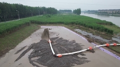 Ujung pembuangan pasir dan lumpur atau tempat pembuangan untuk pemotong penghisap yang bekerja